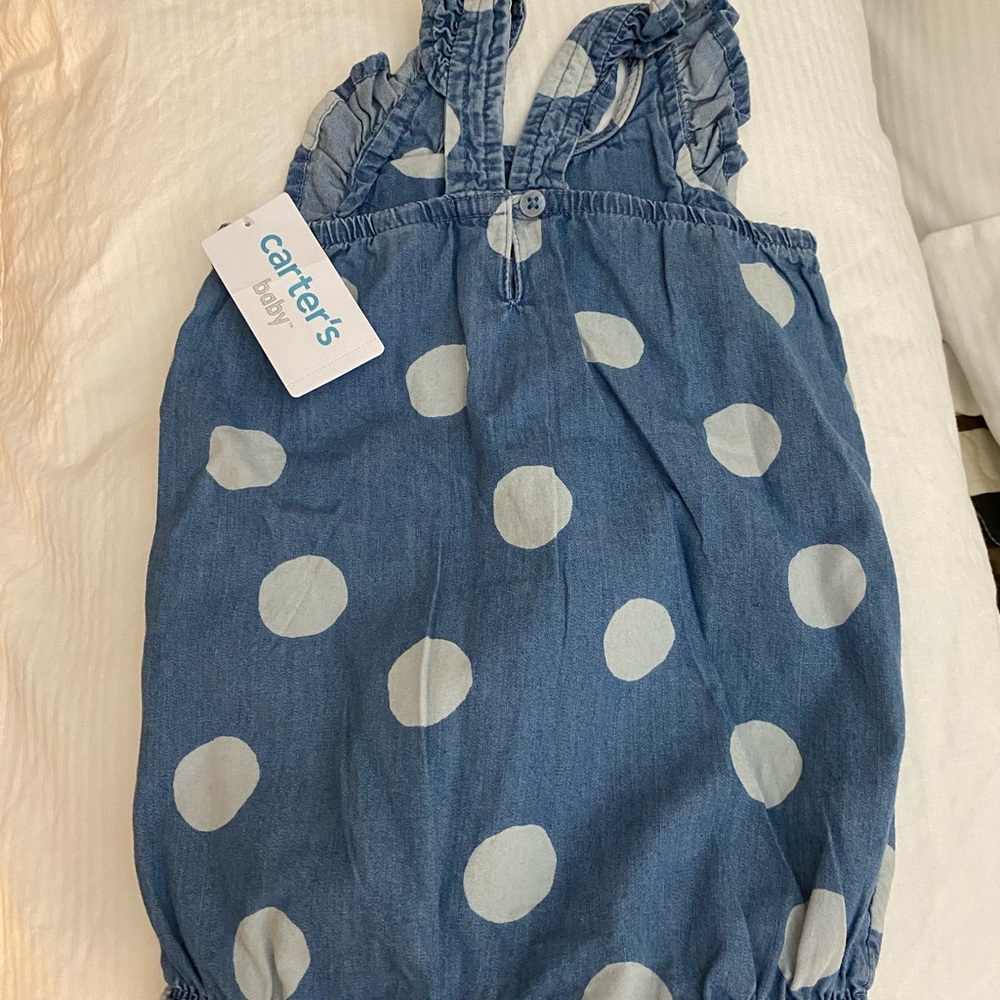 Carter’s outfit. Size 6 months.